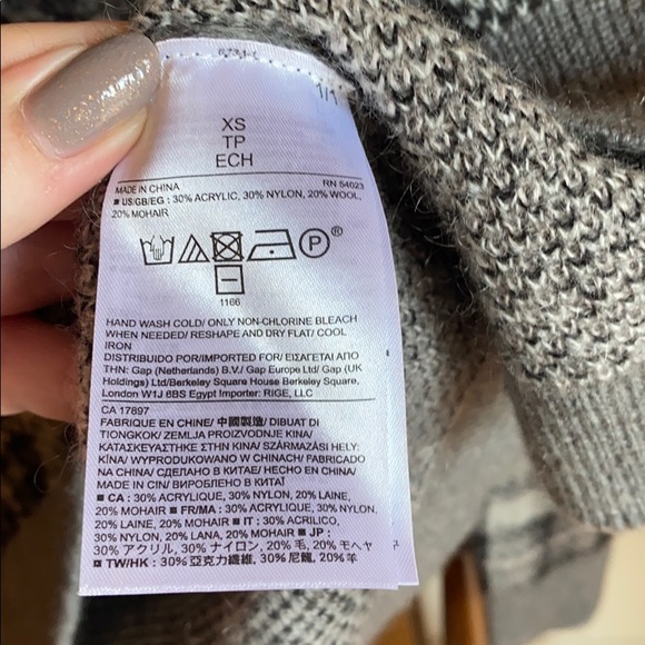 Banana Republic CROPPED PLAID V NECK SWEATER - Picture 3 of 3